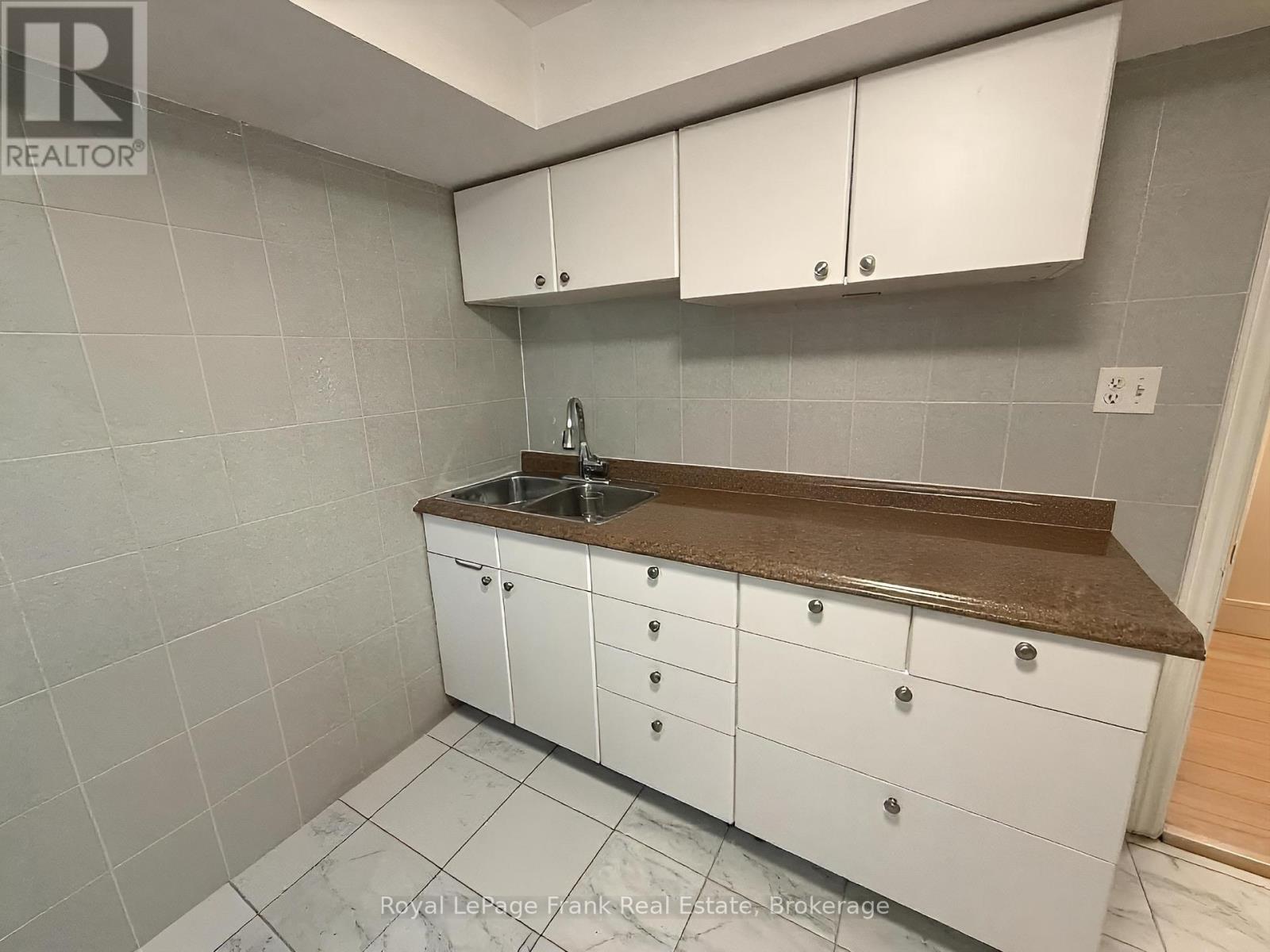 












LOWER - 249 LUCAS STREET

,
Richmond Hill,




Ontario
L4C4P9

