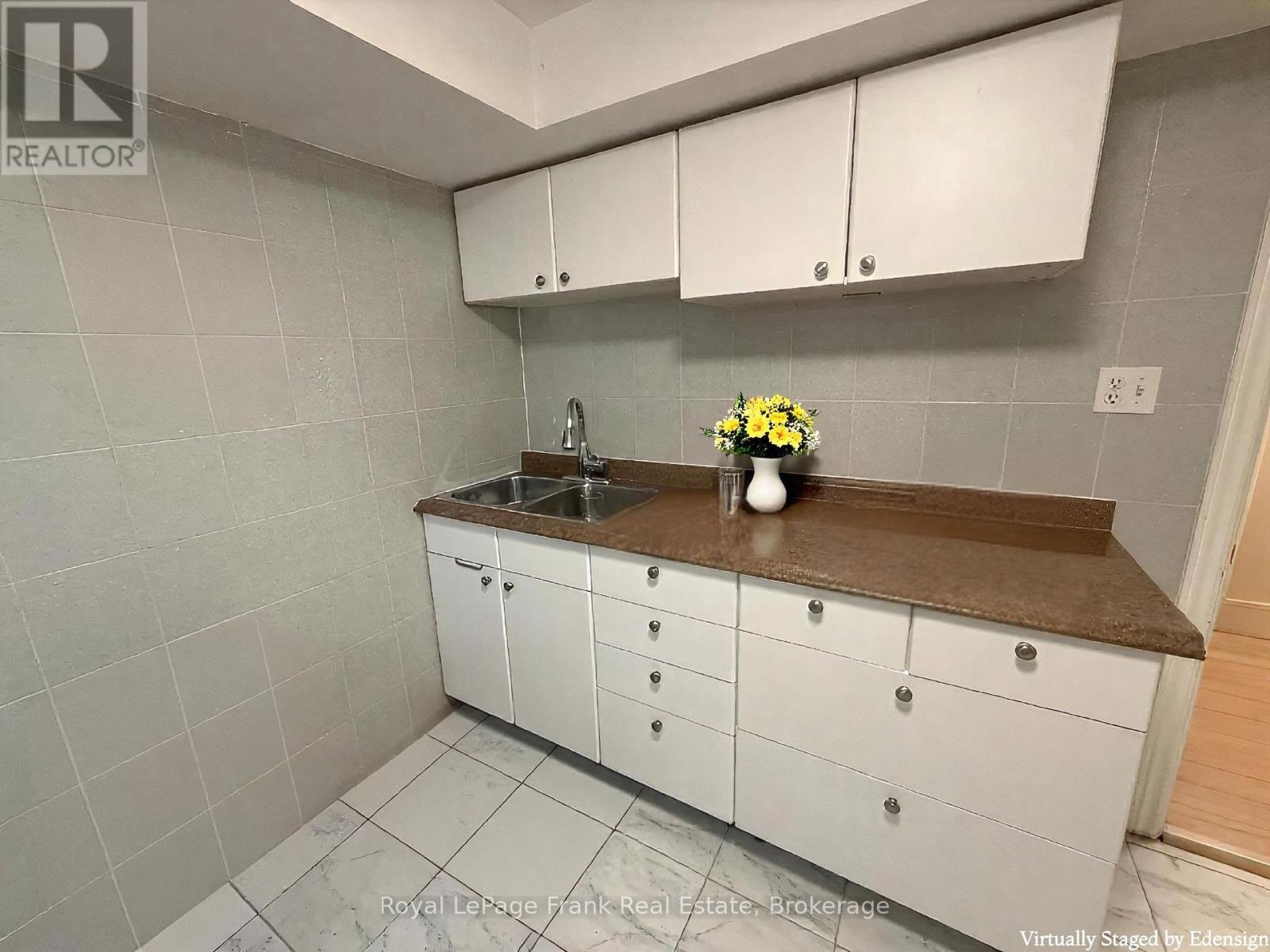 












LOWER - 249 LUCAS STREET

,
Richmond Hill,




Ontario
L4C4P9

