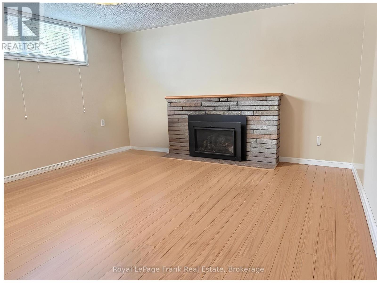 












LOWER - 249 LUCAS STREET

,
Richmond Hill,




Ontario
L4C4P9

