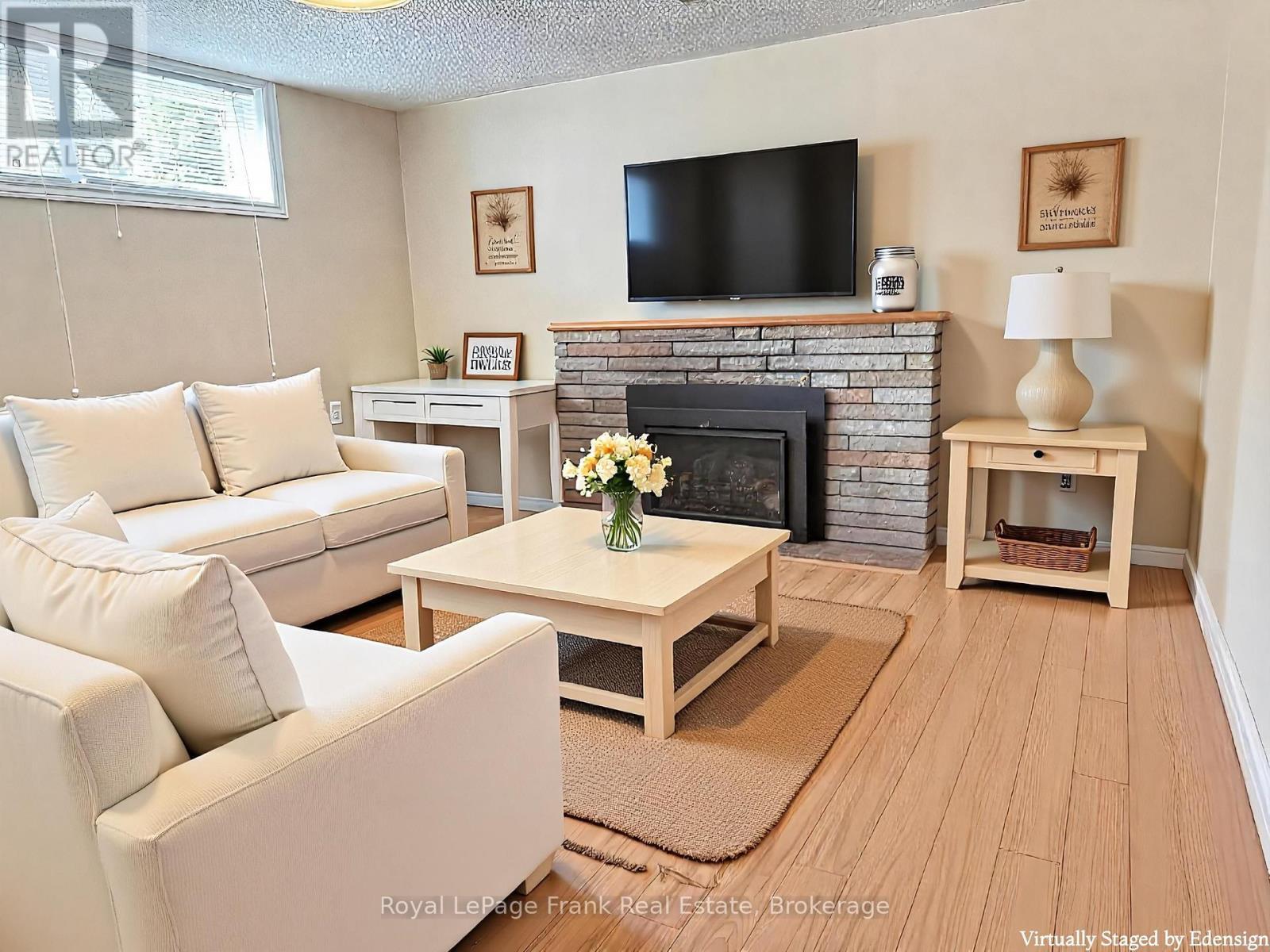 












LOWER - 249 LUCAS STREET

,
Richmond Hill,




Ontario
L4C4P9

