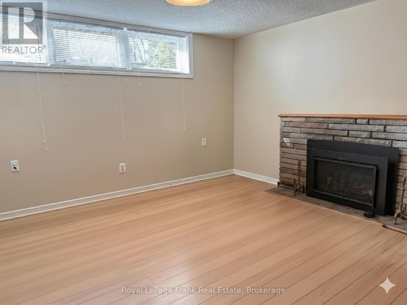 












LOWER - 249 LUCAS STREET

,
Richmond Hill,




Ontario
L4C4P9

