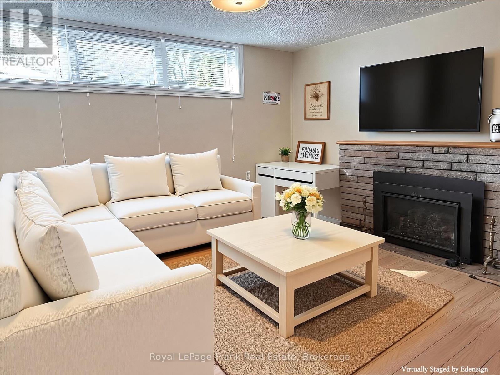 












LOWER - 249 LUCAS STREET

,
Richmond Hill,




Ontario
L4C4P9

