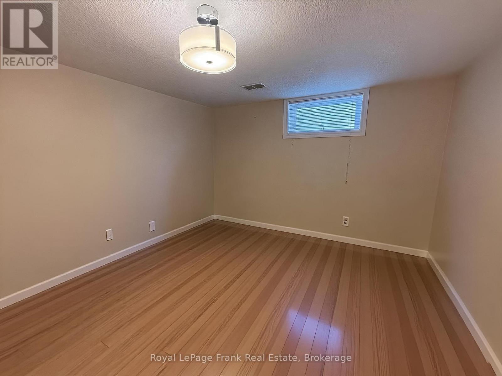 












LOWER - 249 LUCAS STREET

,
Richmond Hill,




Ontario
L4C4P9

