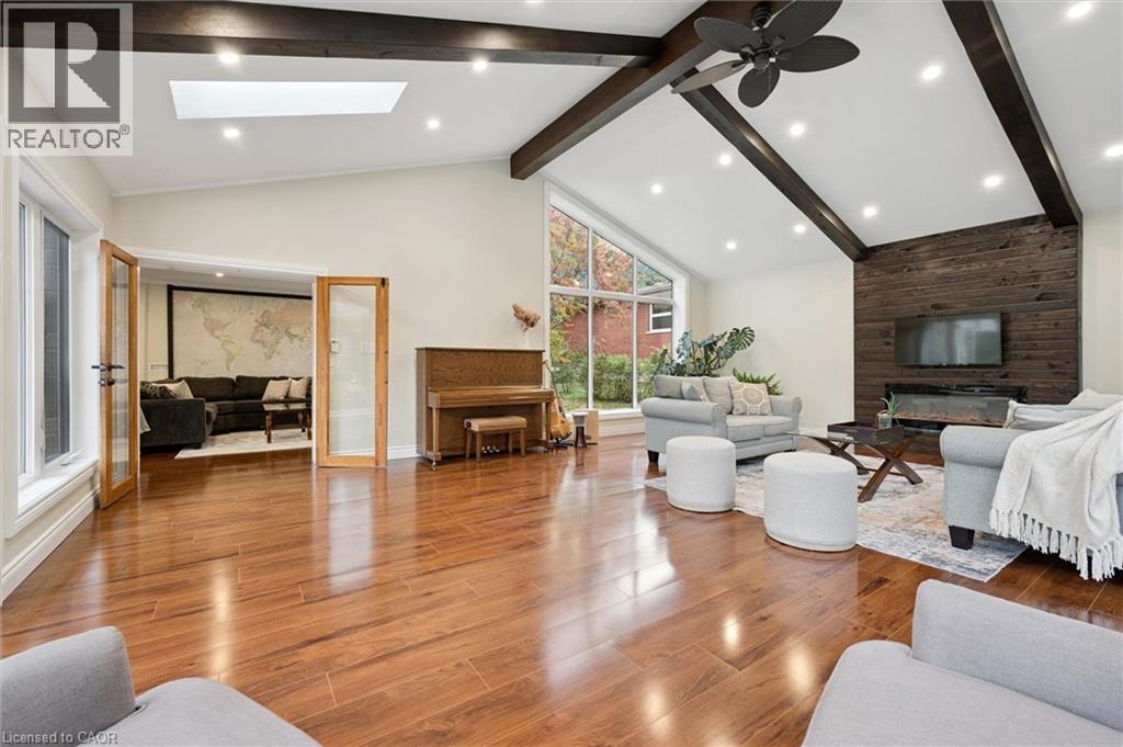 












45 SIDEROAD 18

,
Fergus,




Ontario
N1M2W3

