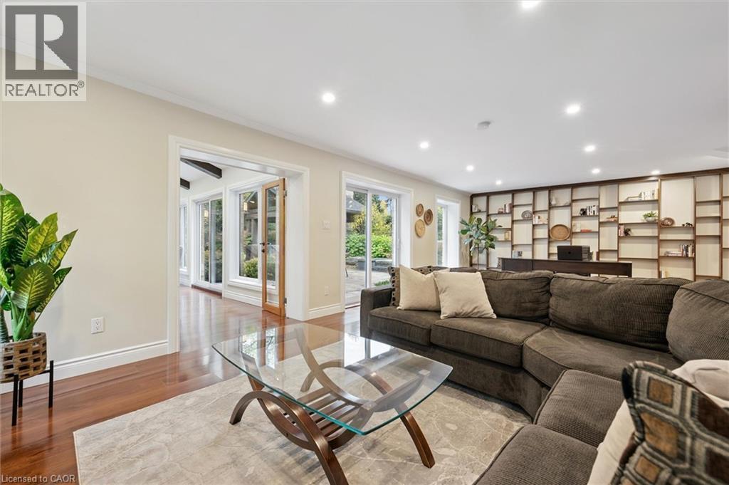 












45 SIDEROAD 18

,
Fergus,




Ontario
N1M2W3

