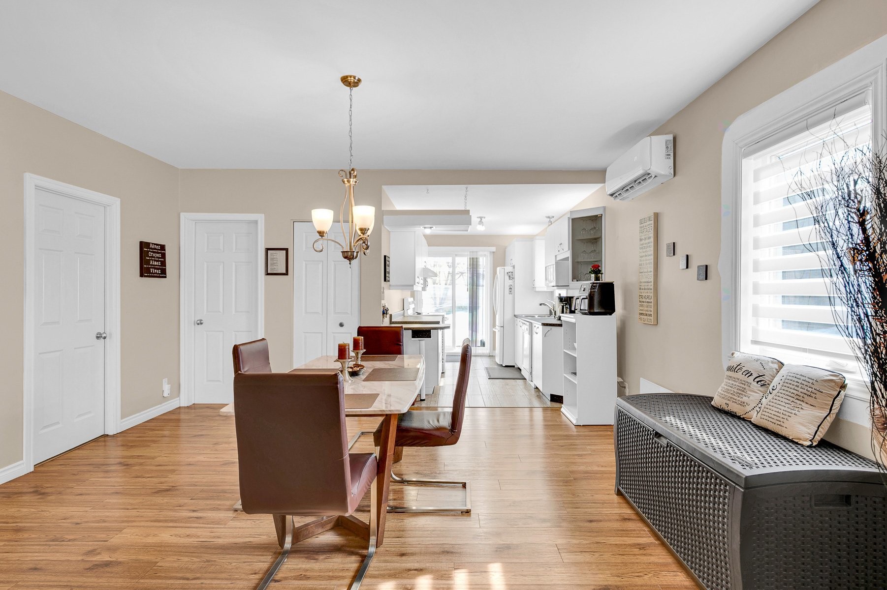 









261


Rue Chartrand

,
Saint-Jérôme,




QC
J7Z4Y8

