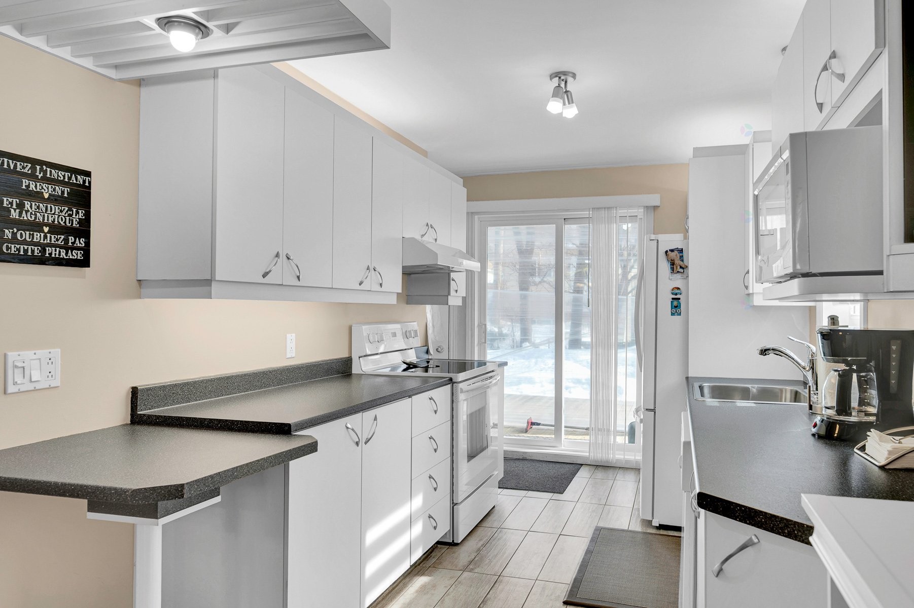 









261


Rue Chartrand

,
Saint-Jérôme,




QC
J7Z4Y8

