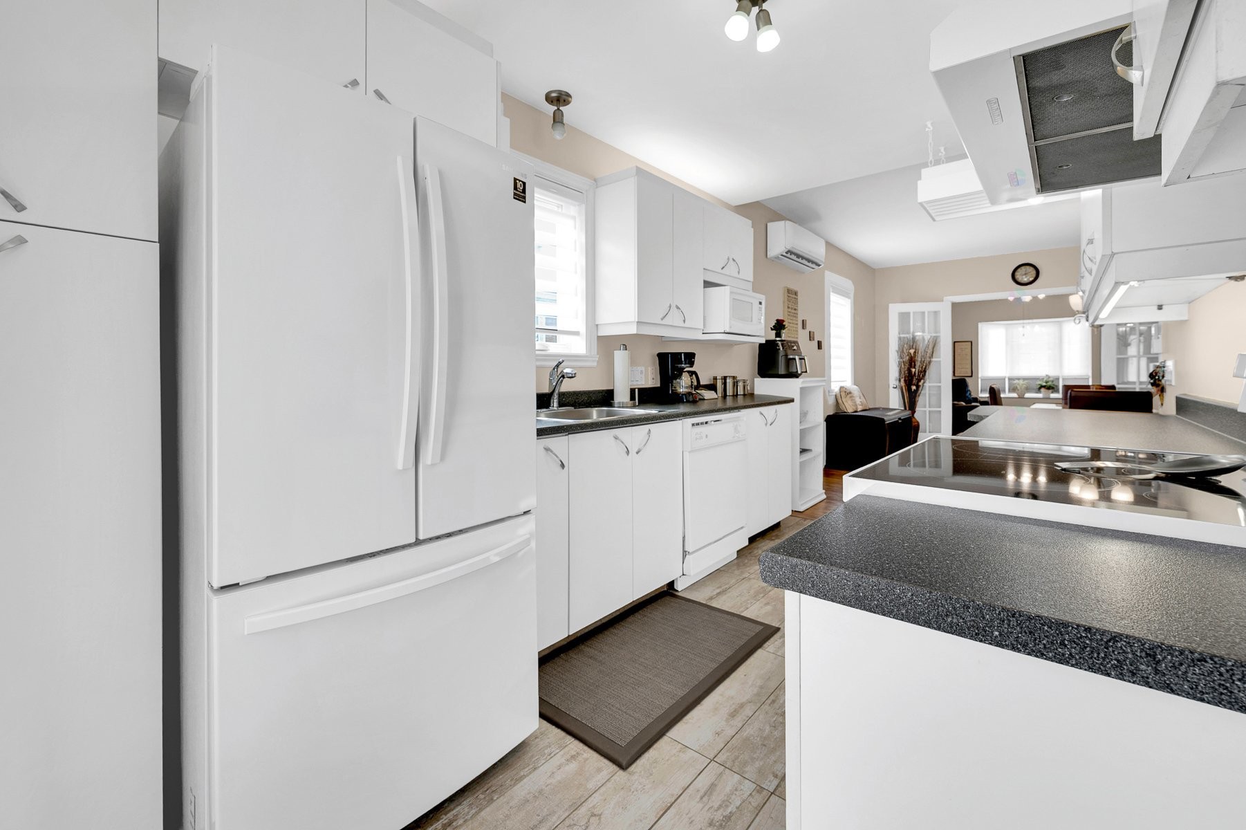 









261


Rue Chartrand

,
Saint-Jérôme,




QC
J7Z4Y8

