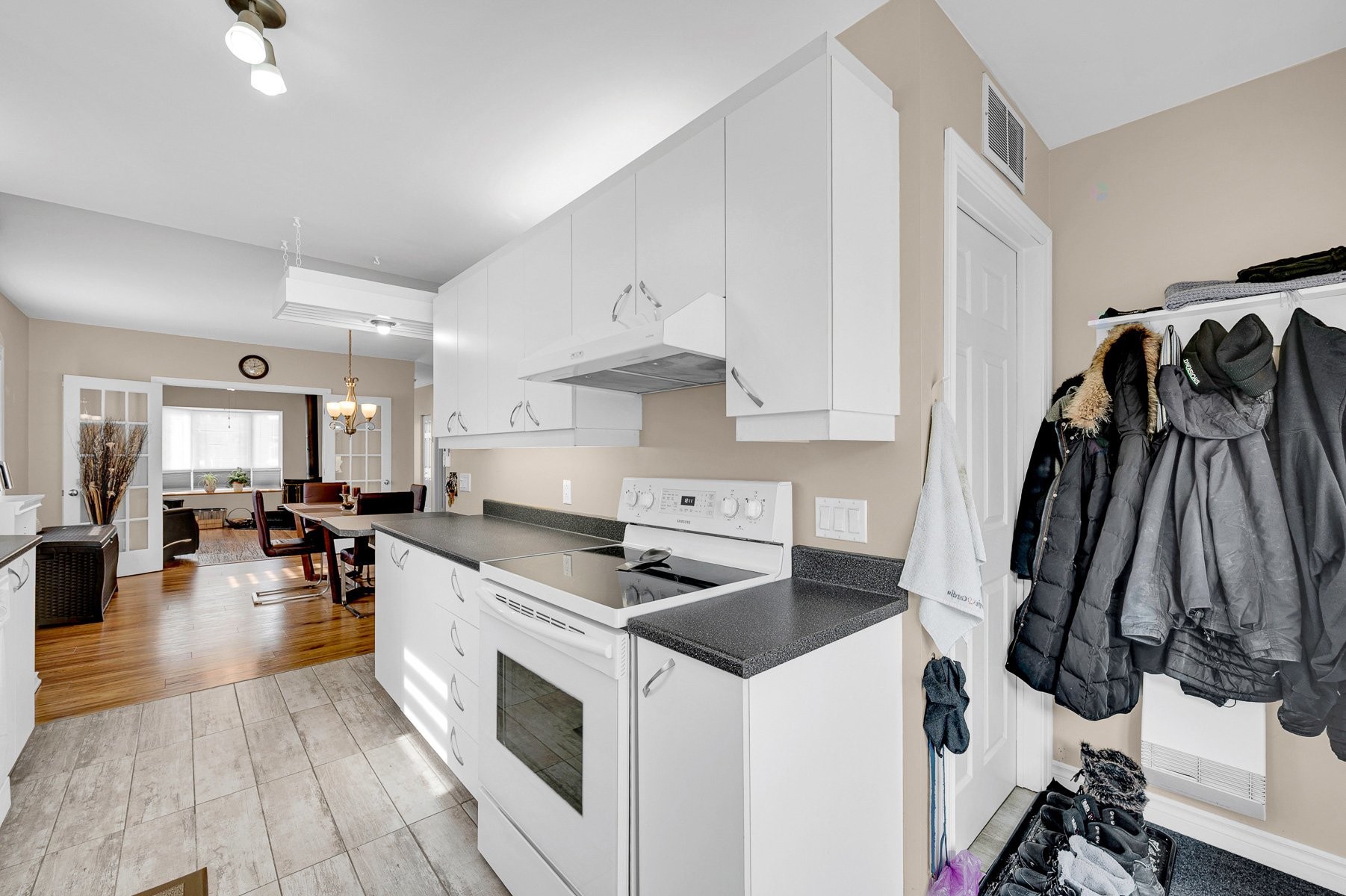









261


Rue Chartrand

,
Saint-Jérôme,




QC
J7Z4Y8

