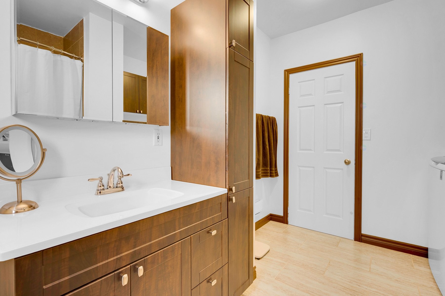 









261


Rue Chartrand

,
Saint-Jérôme,




QC
J7Z4Y8

