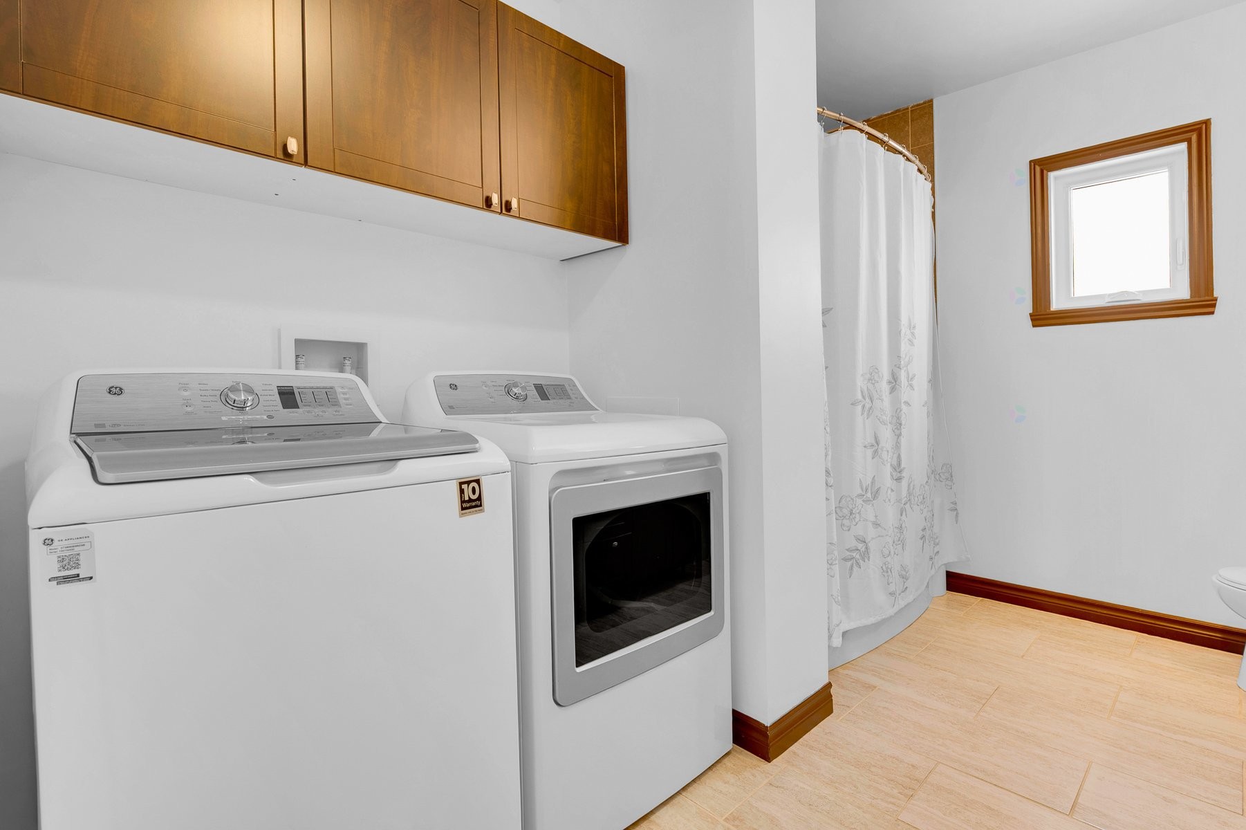 









261


Rue Chartrand

,
Saint-Jérôme,




QC
J7Z4Y8

