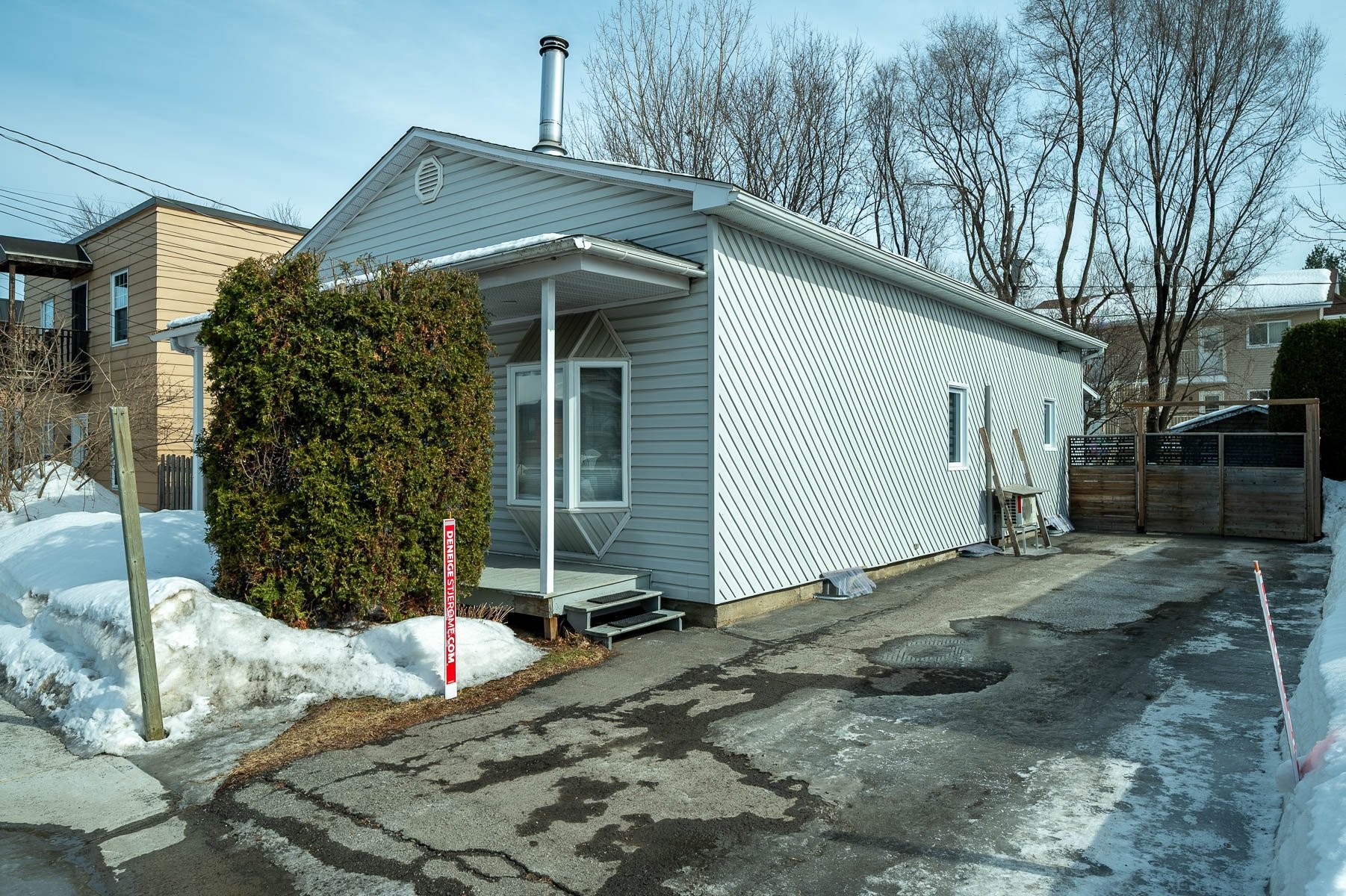 









261


Rue Chartrand

,
Saint-Jérôme,




QC
J7Z4Y8

