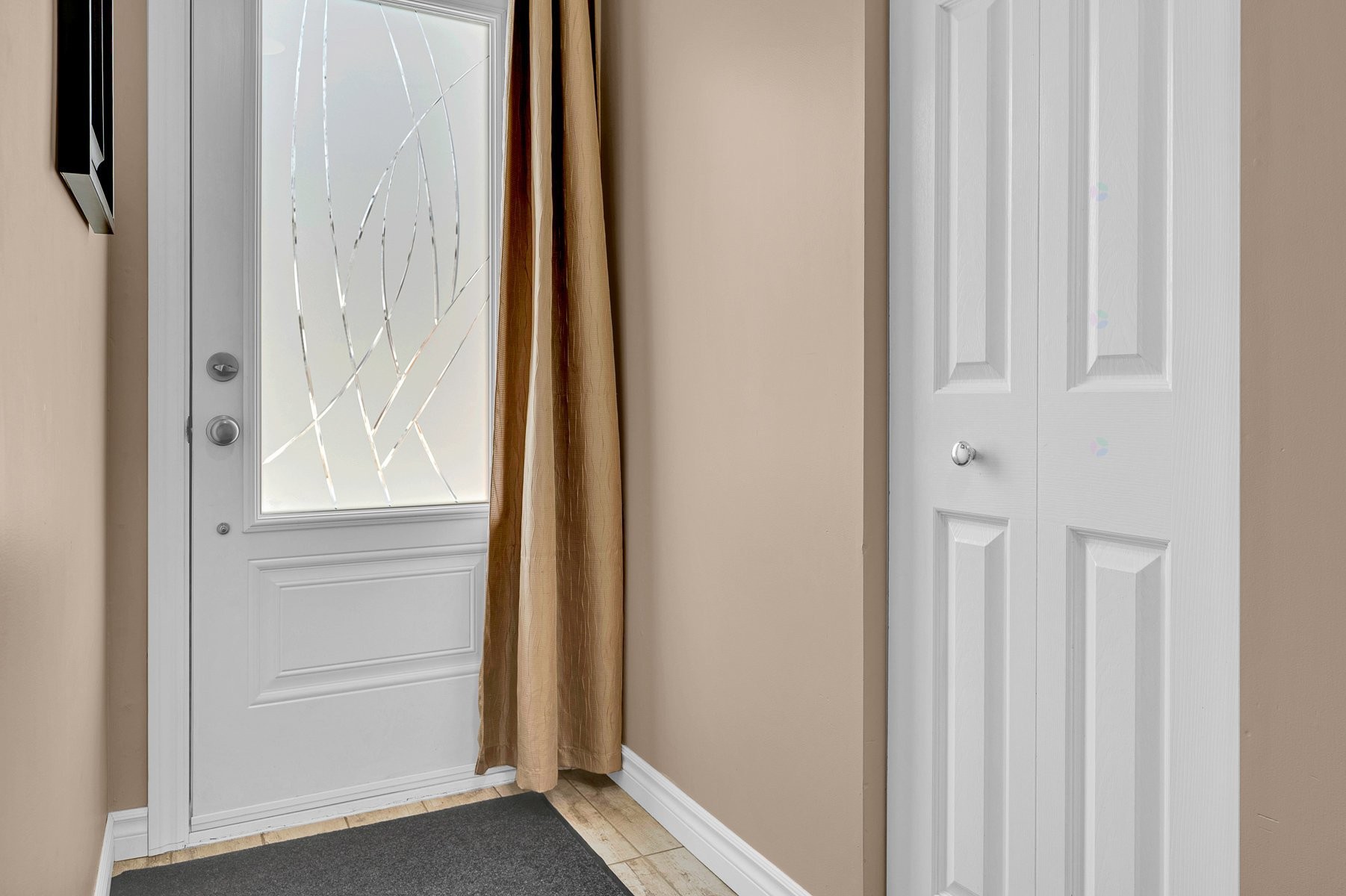 









261


Rue Chartrand

,
Saint-Jérôme,




QC
J7Z4Y8

