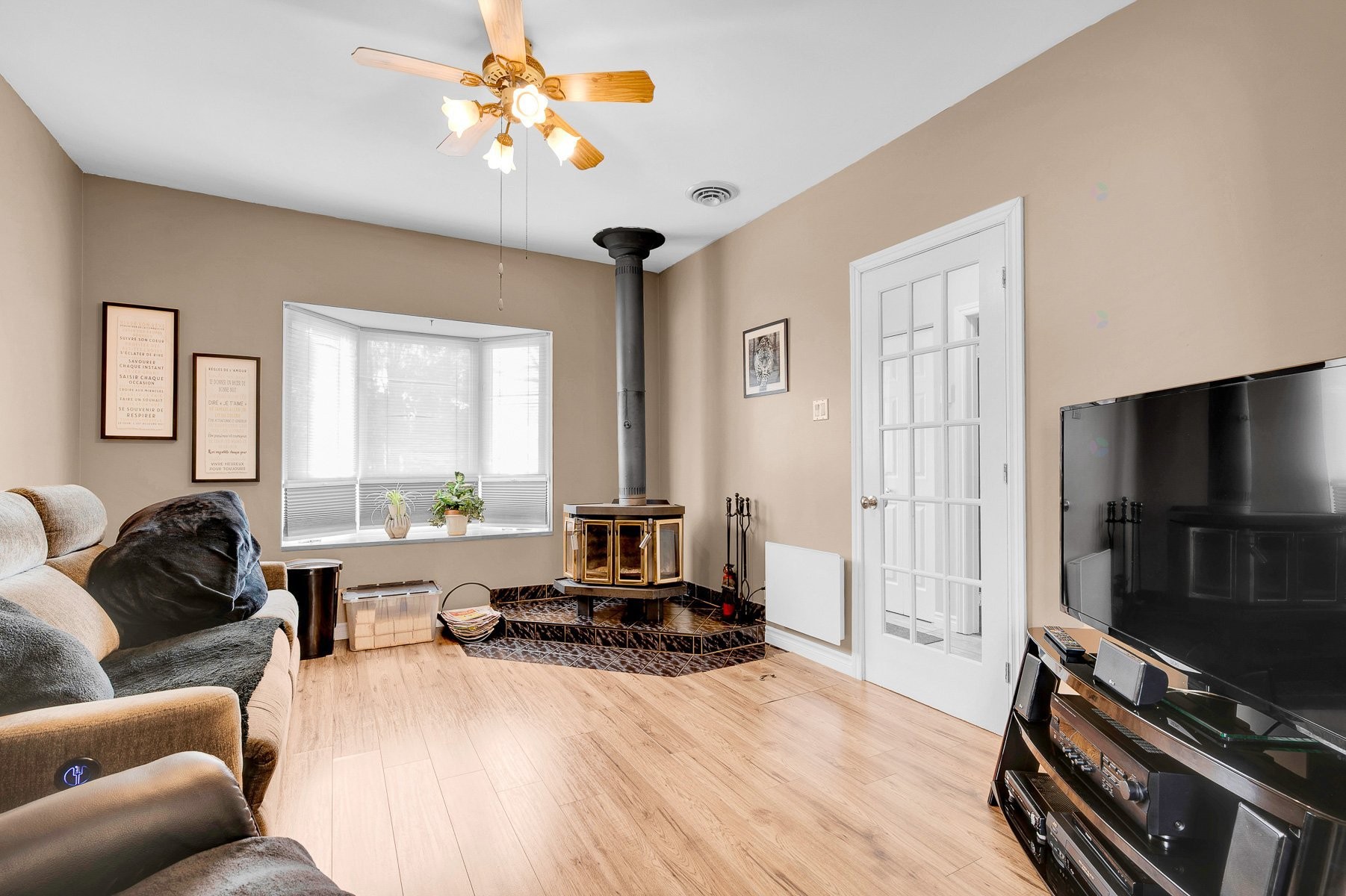 









261


Rue Chartrand

,
Saint-Jérôme,




QC
J7Z4Y8

