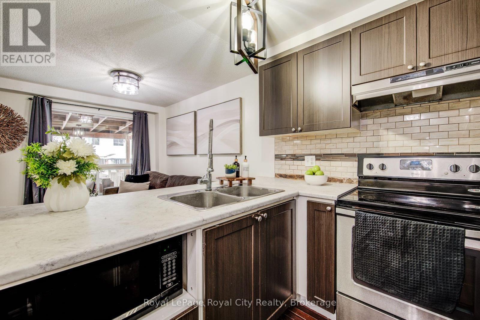 












473 FLANNERY DRIVE

,
Centre Wellington (Fergus),




Ontario
N1M3P1

