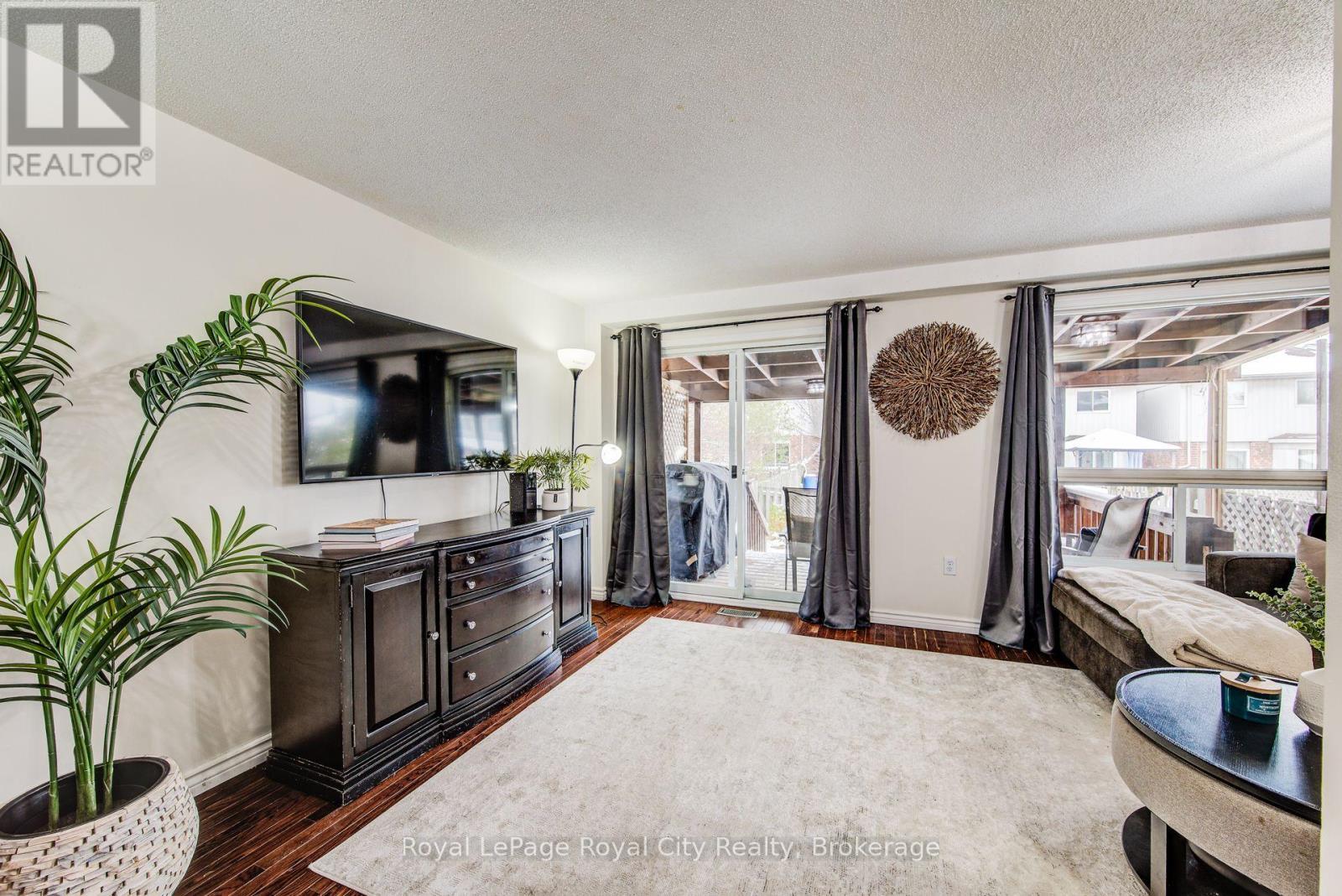 












473 FLANNERY DRIVE

,
Centre Wellington (Fergus),




Ontario
N1M3P1

