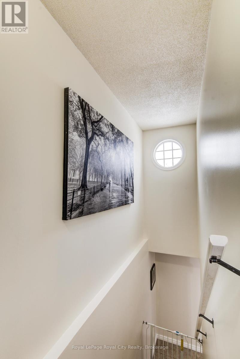 












473 FLANNERY DRIVE

,
Centre Wellington (Fergus),




Ontario
N1M3P1

