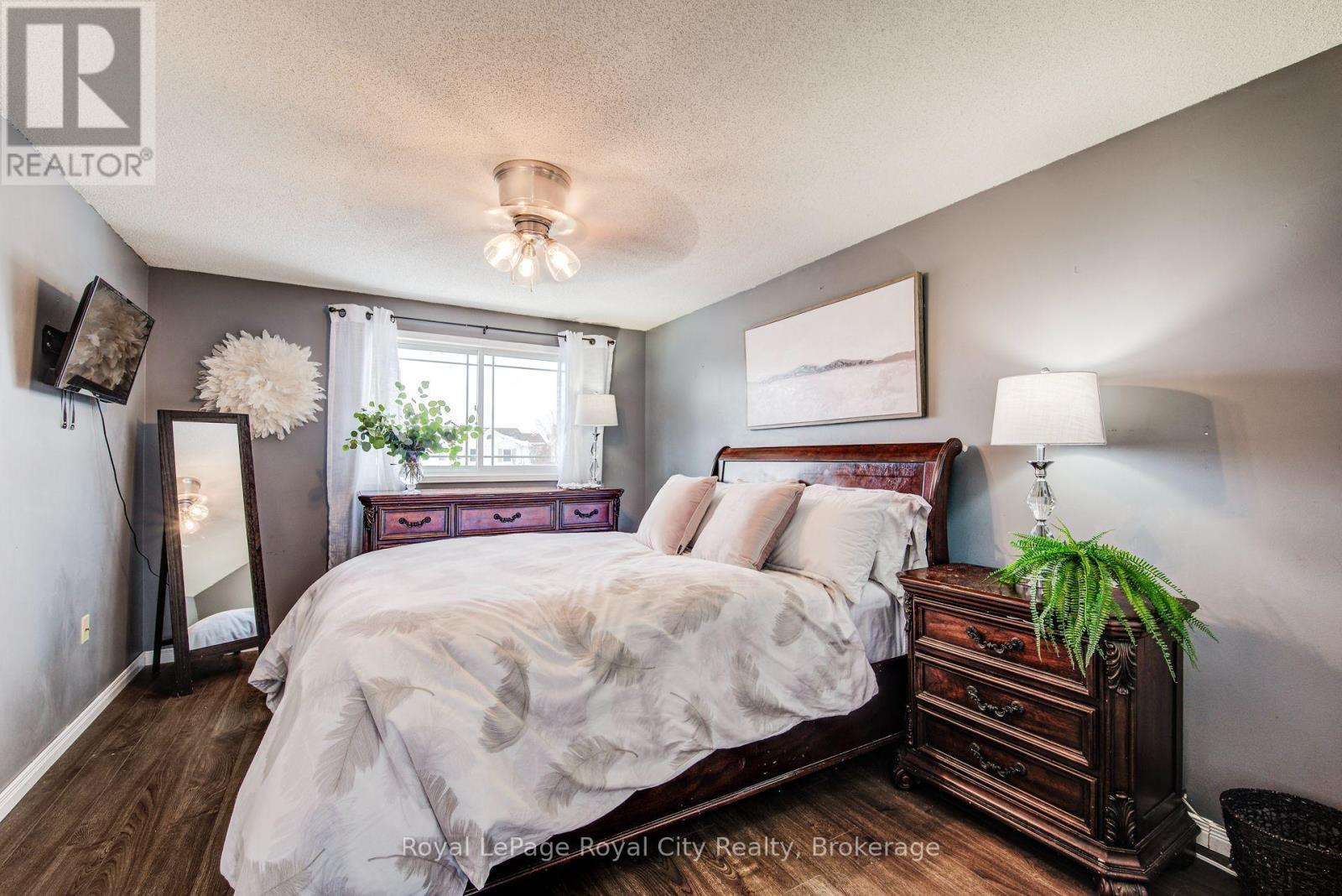 












473 FLANNERY DRIVE

,
Centre Wellington (Fergus),




Ontario
N1M3P1

