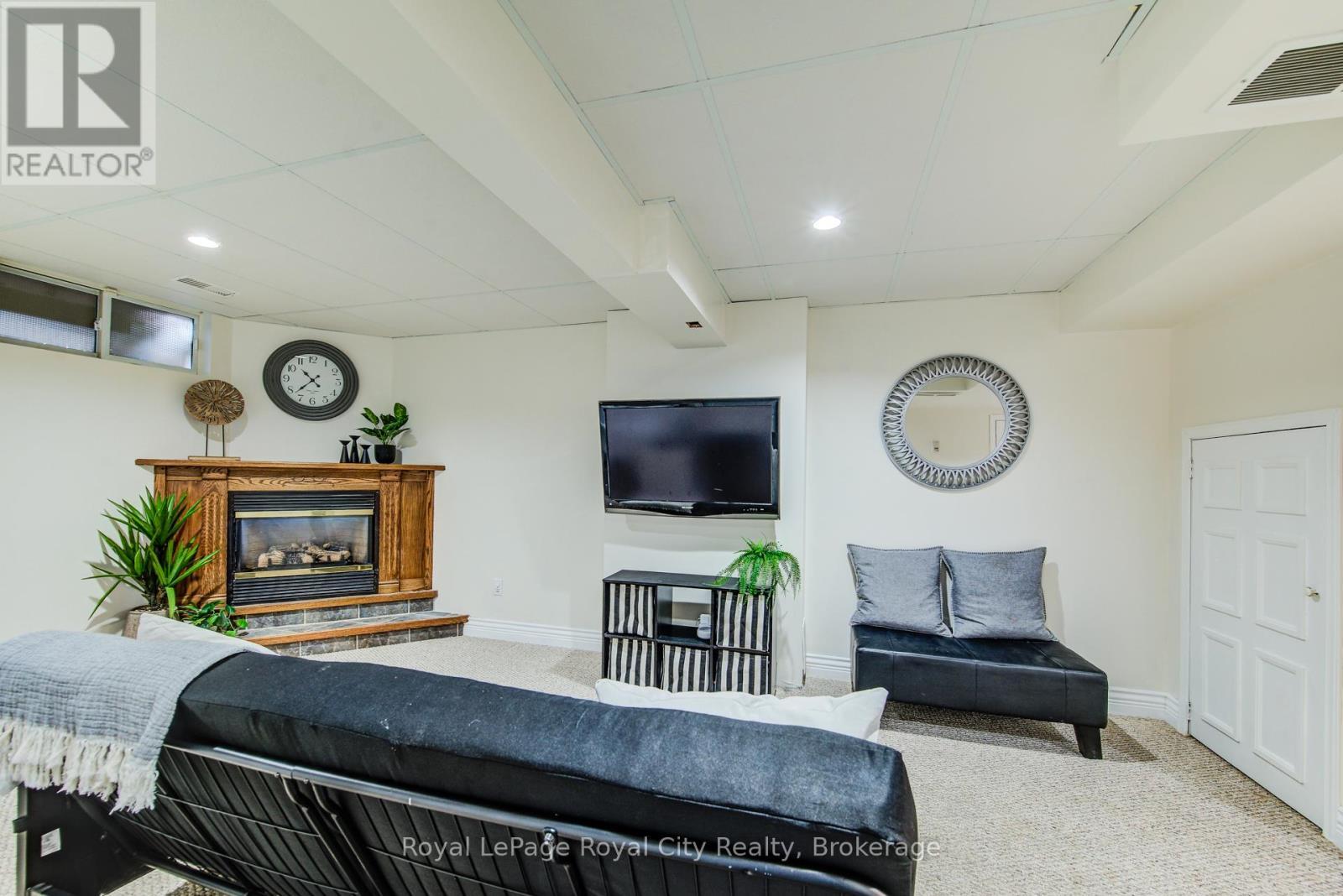 












473 FLANNERY DRIVE

,
Centre Wellington (Fergus),




Ontario
N1M3P1

