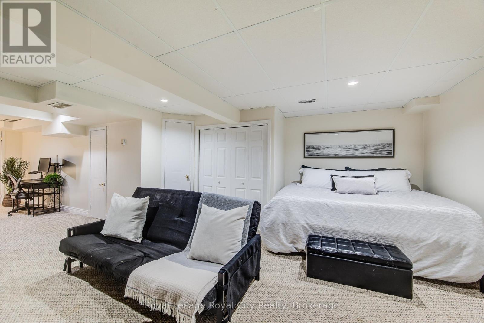 












473 FLANNERY DRIVE

,
Centre Wellington (Fergus),




Ontario
N1M3P1

