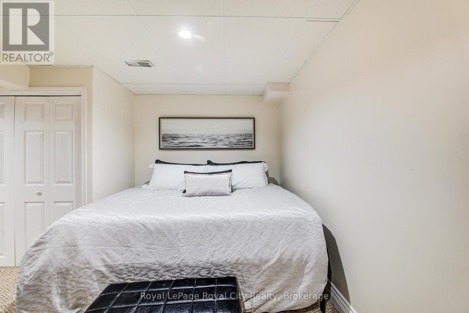 












473 FLANNERY DRIVE

,
Centre Wellington (Fergus),




Ontario
N1M3P1

