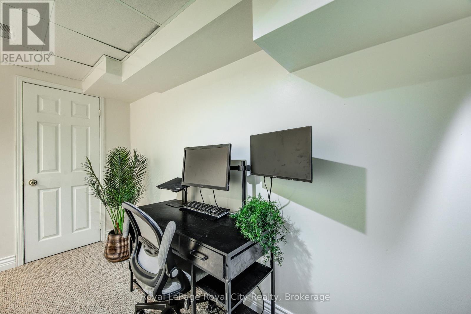 












473 FLANNERY DRIVE

,
Centre Wellington (Fergus),




Ontario
N1M3P1

