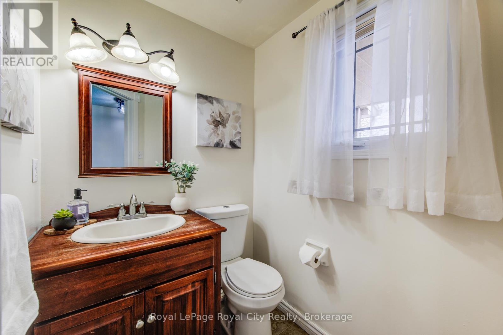 












473 FLANNERY DRIVE

,
Centre Wellington (Fergus),




Ontario
N1M3P1

