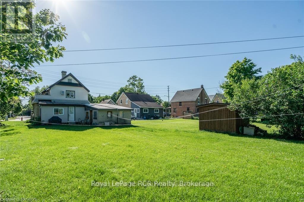 












581 7TH AVENUE

,
Hanover,




Ontario
N4N2J9

