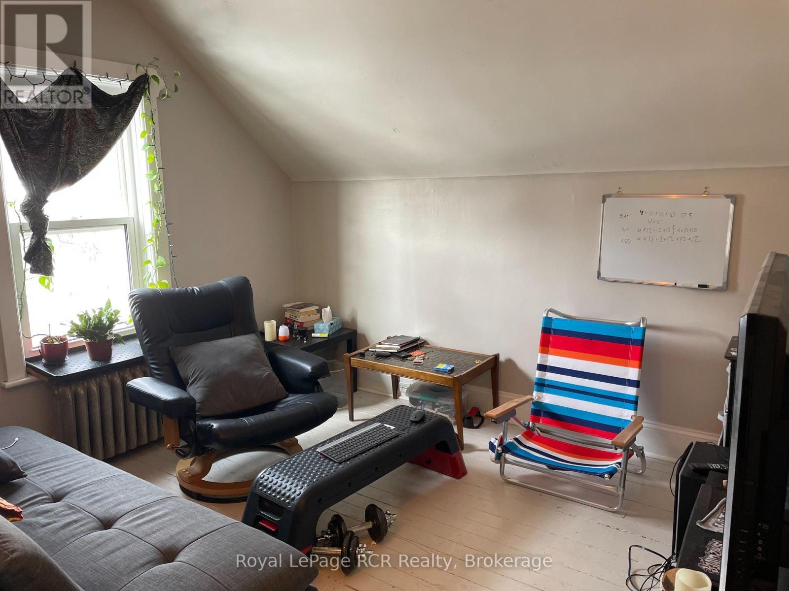 












581 7TH AVENUE

,
Hanover,




Ontario
N4N2J9

