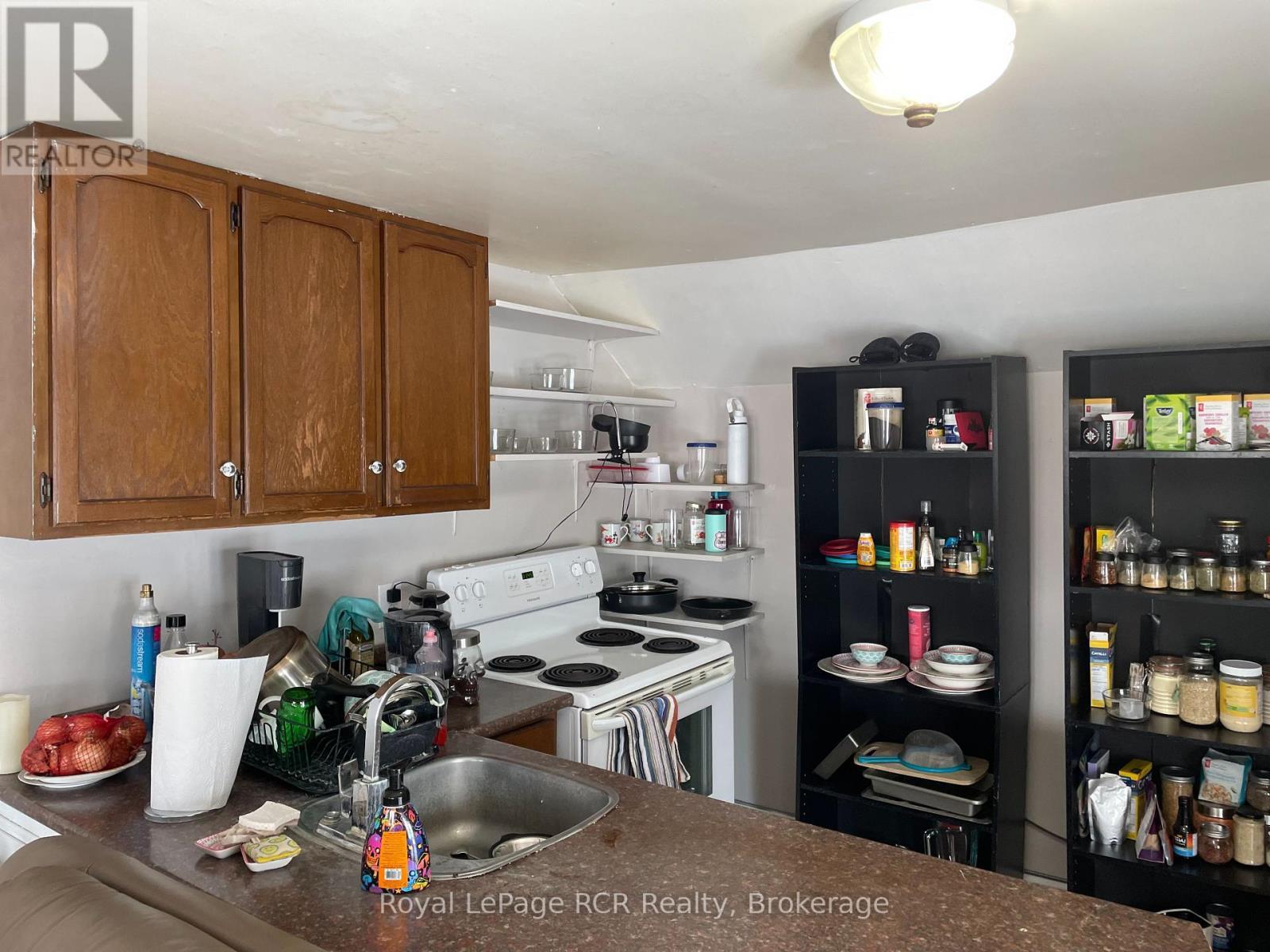 












581 7TH AVENUE

,
Hanover,




Ontario
N4N2J9

