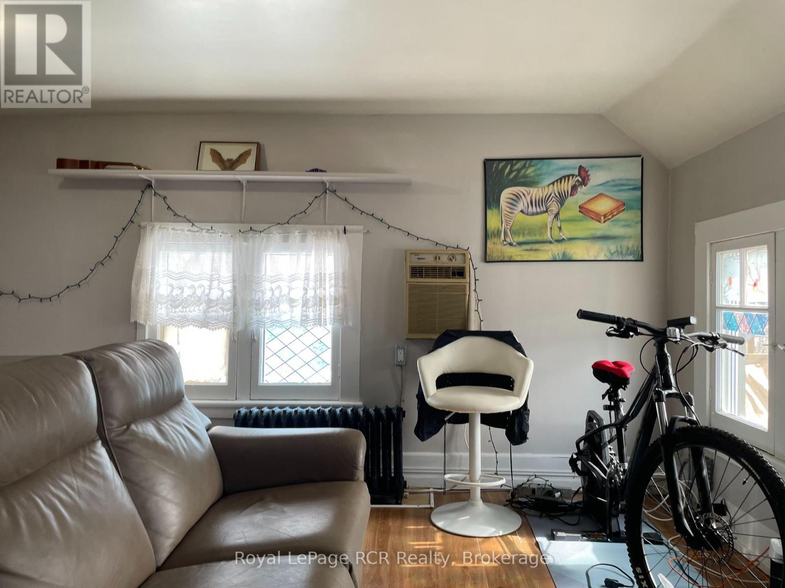 












581 7TH AVENUE

,
Hanover,




Ontario
N4N2J9

