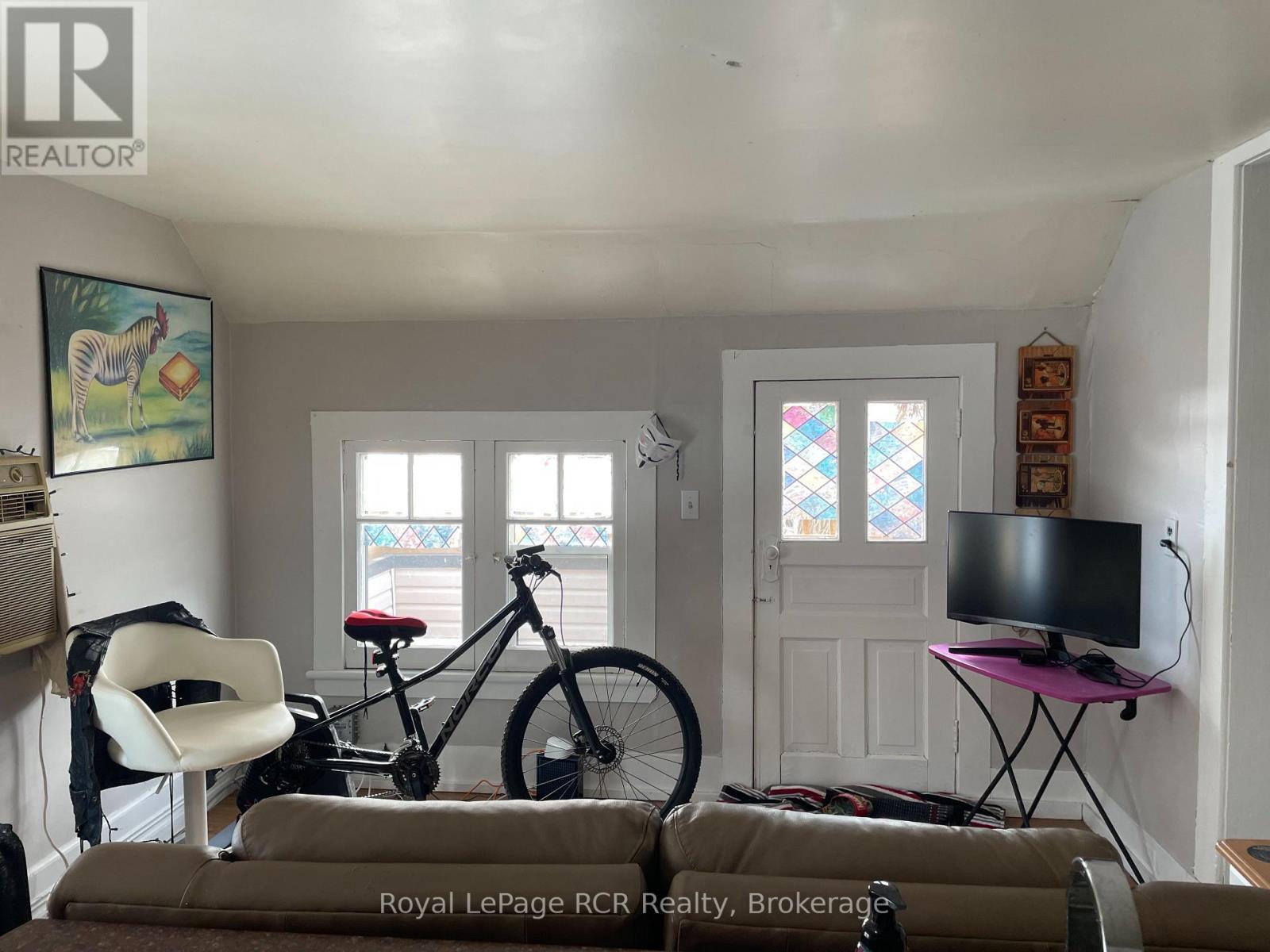 












581 7TH AVENUE

,
Hanover,




Ontario
N4N2J9

