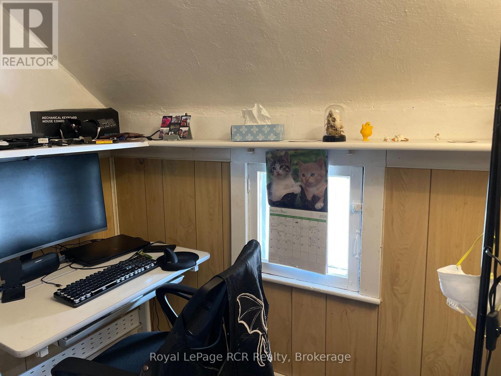 












581 7TH AVENUE

,
Hanover,




Ontario
N4N2J9

