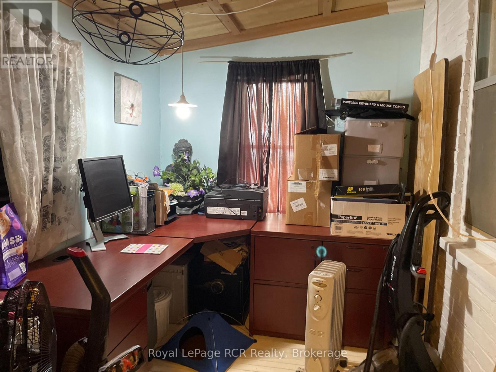 












581 7TH AVENUE

,
Hanover,




Ontario
N4N2J9

