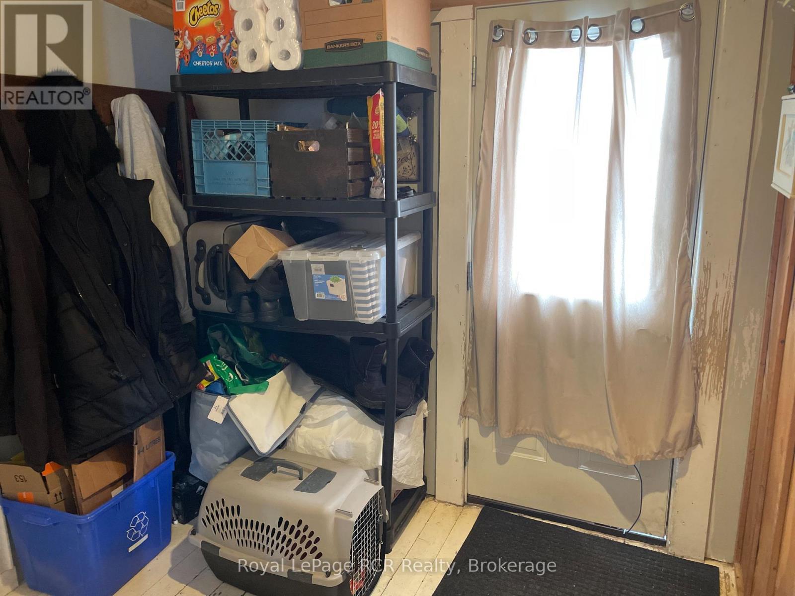 












581 7TH AVENUE

,
Hanover,




Ontario
N4N2J9

