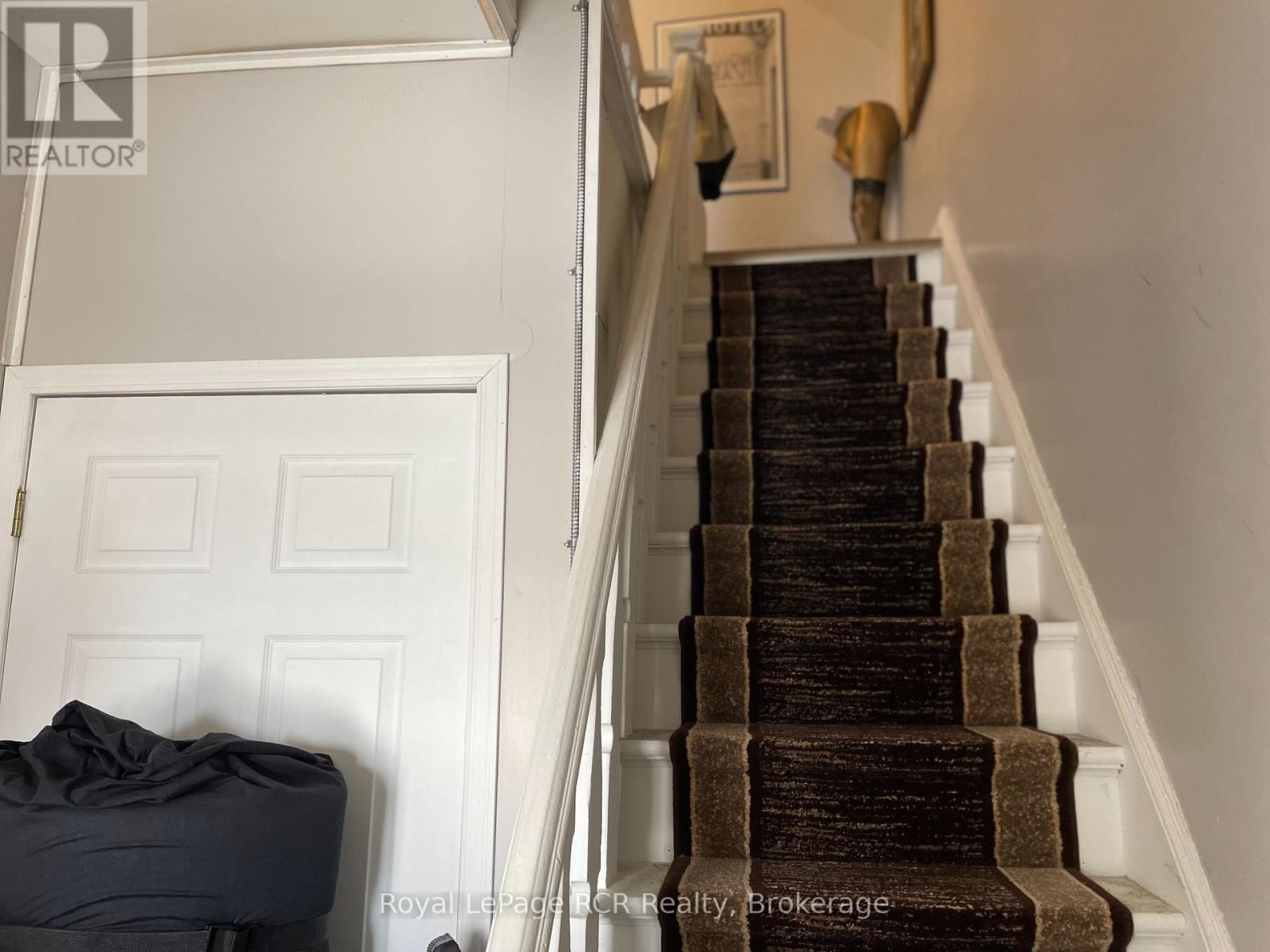 












581 7TH AVENUE

,
Hanover,




Ontario
N4N2J9

