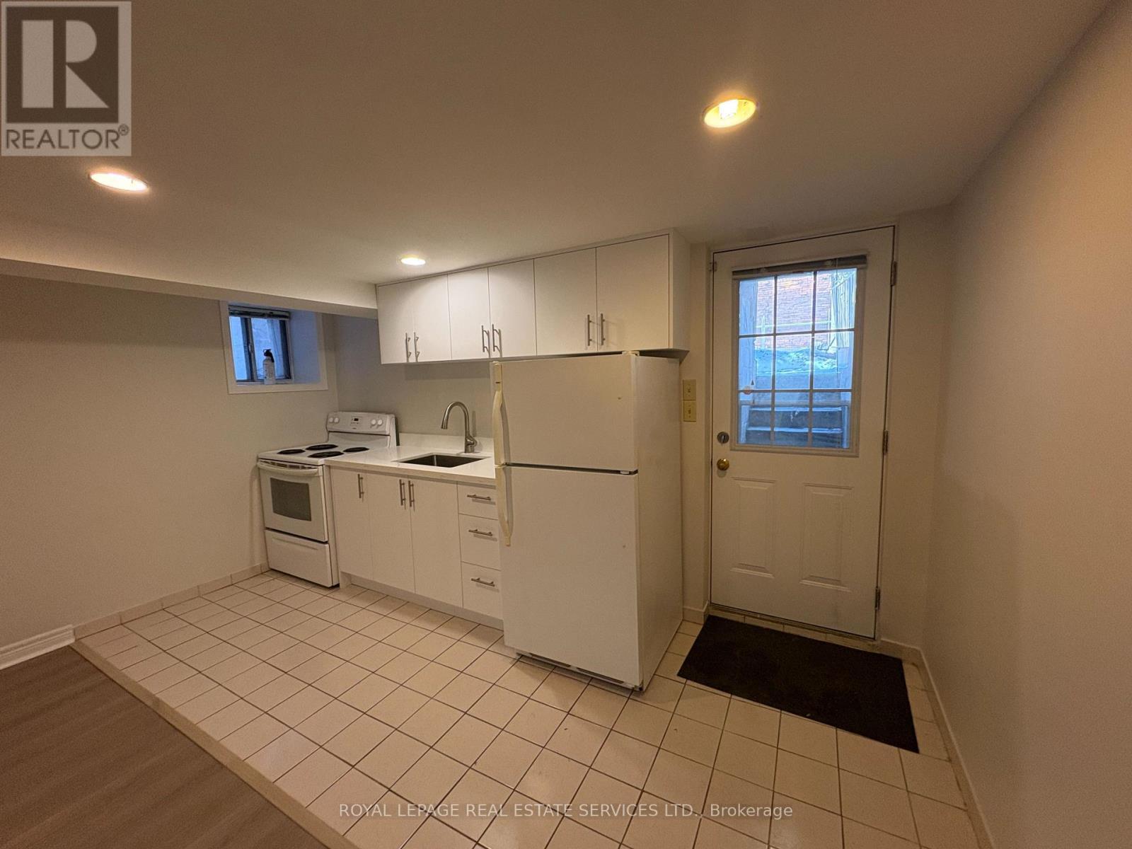 












BASEMENT - 782 PALMERSTON AVENUE

,
Toronto,




Ontario
M6G2R5

