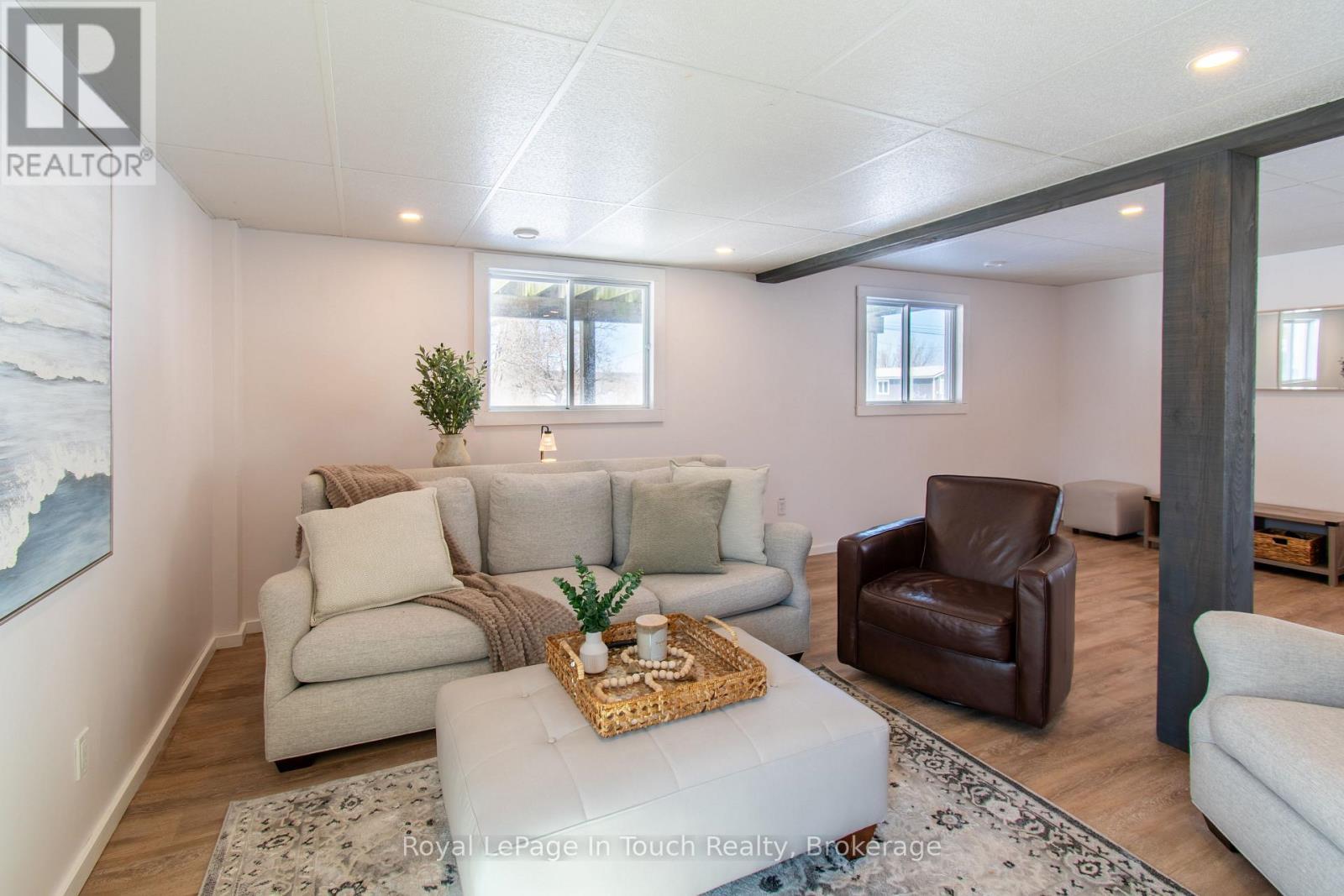 












108 ROBERT STREET W

,
Penetanguishene,




Ontario
L9M1P1

