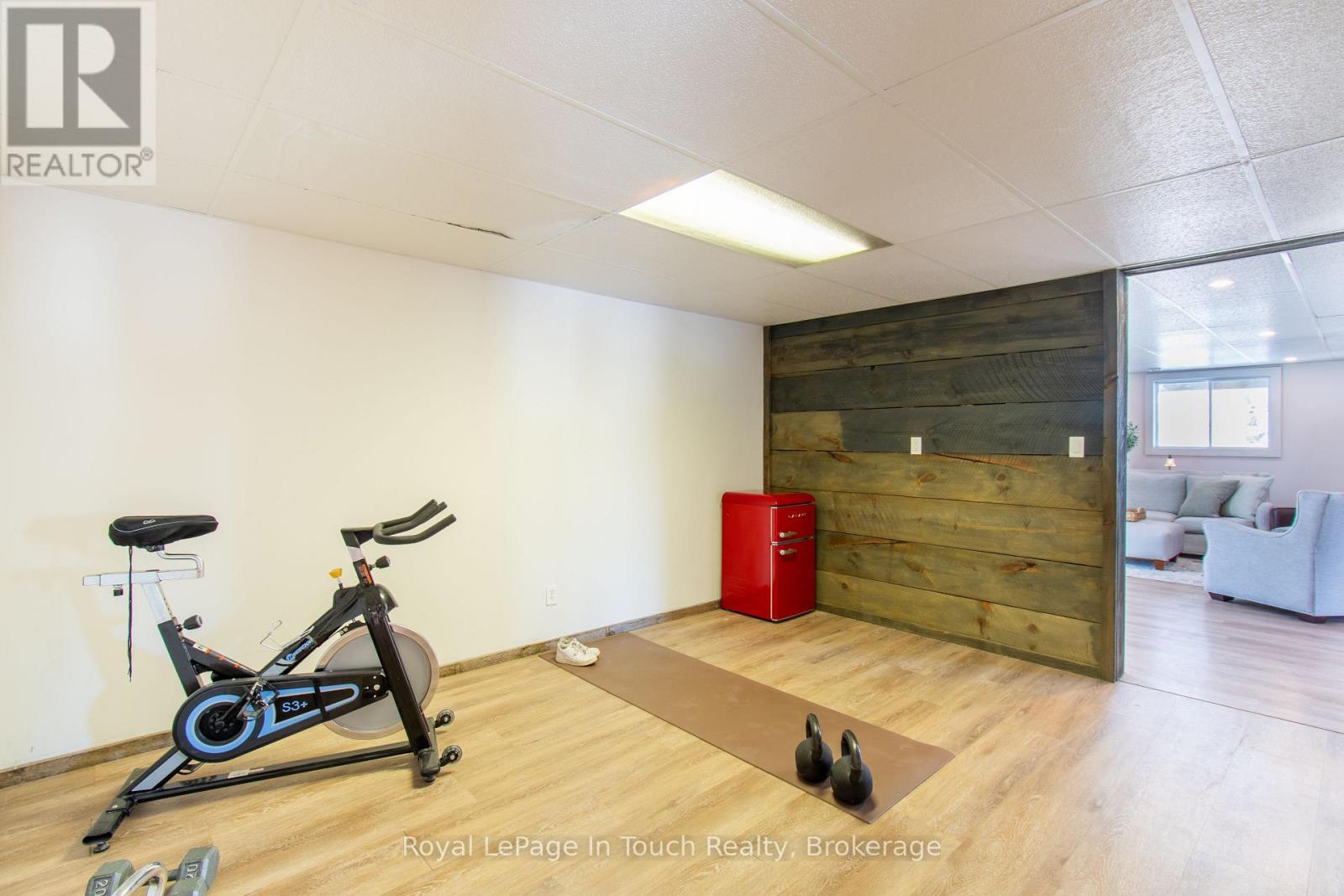 












108 ROBERT STREET W

,
Penetanguishene,




Ontario
L9M1P1

