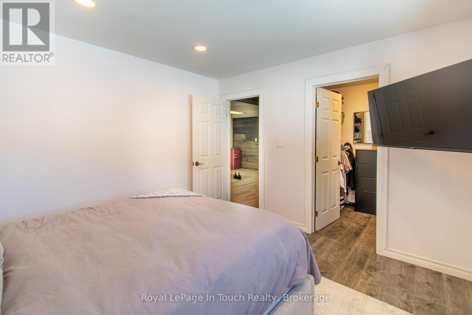 












108 ROBERT STREET W

,
Penetanguishene,




Ontario
L9M1P1

