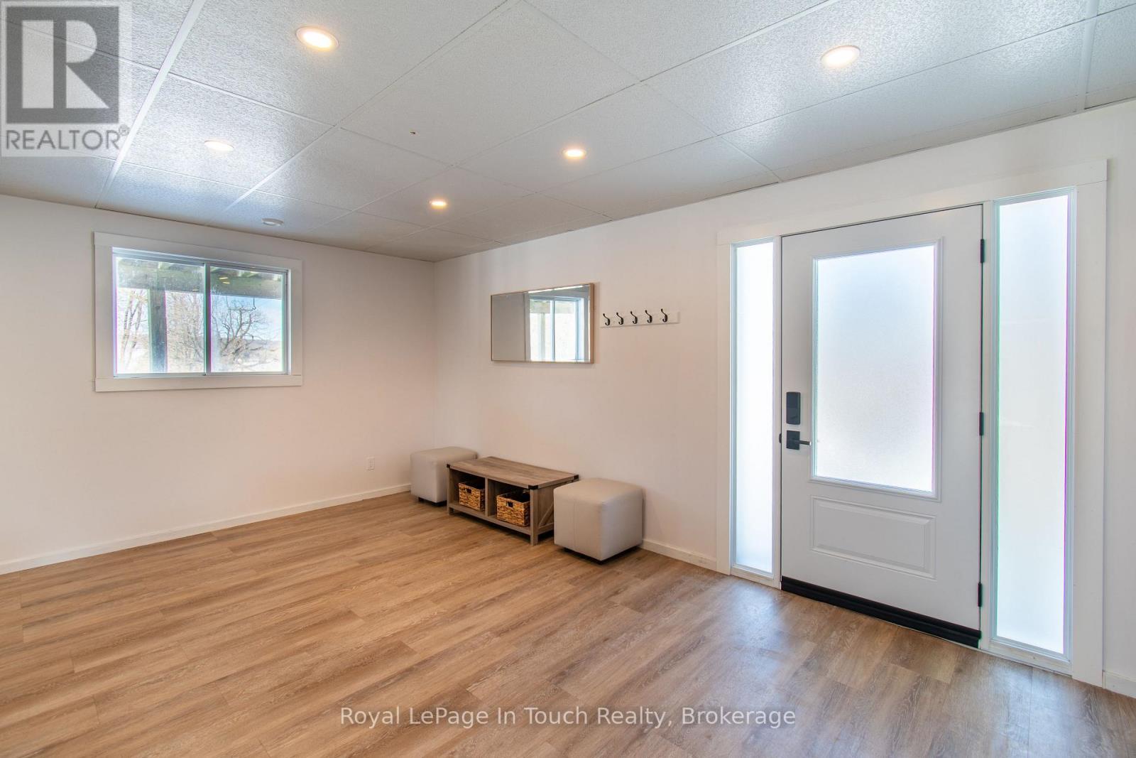 












108 ROBERT STREET W

,
Penetanguishene,




Ontario
L9M1P1

