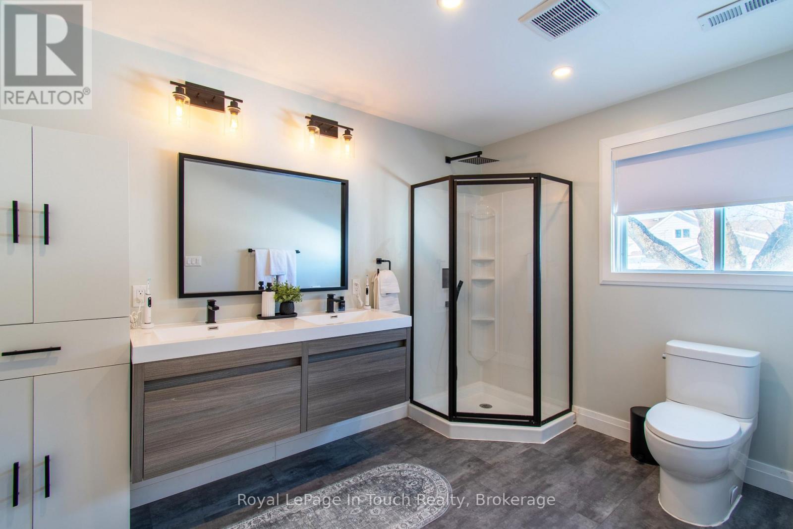 












108 ROBERT STREET W

,
Penetanguishene,




Ontario
L9M1P1

