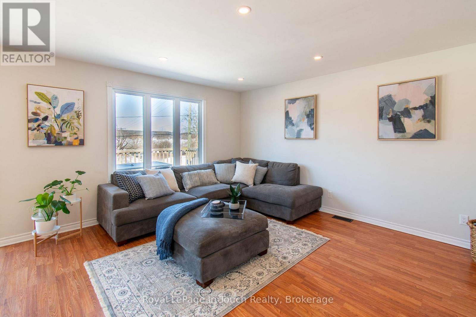 












108 ROBERT STREET W

,
Penetanguishene,




Ontario
L9M1P1

