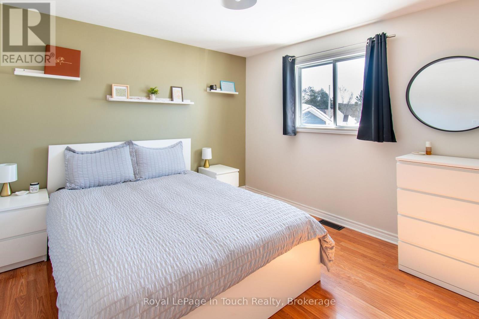 












108 ROBERT STREET W

,
Penetanguishene,




Ontario
L9M1P1

