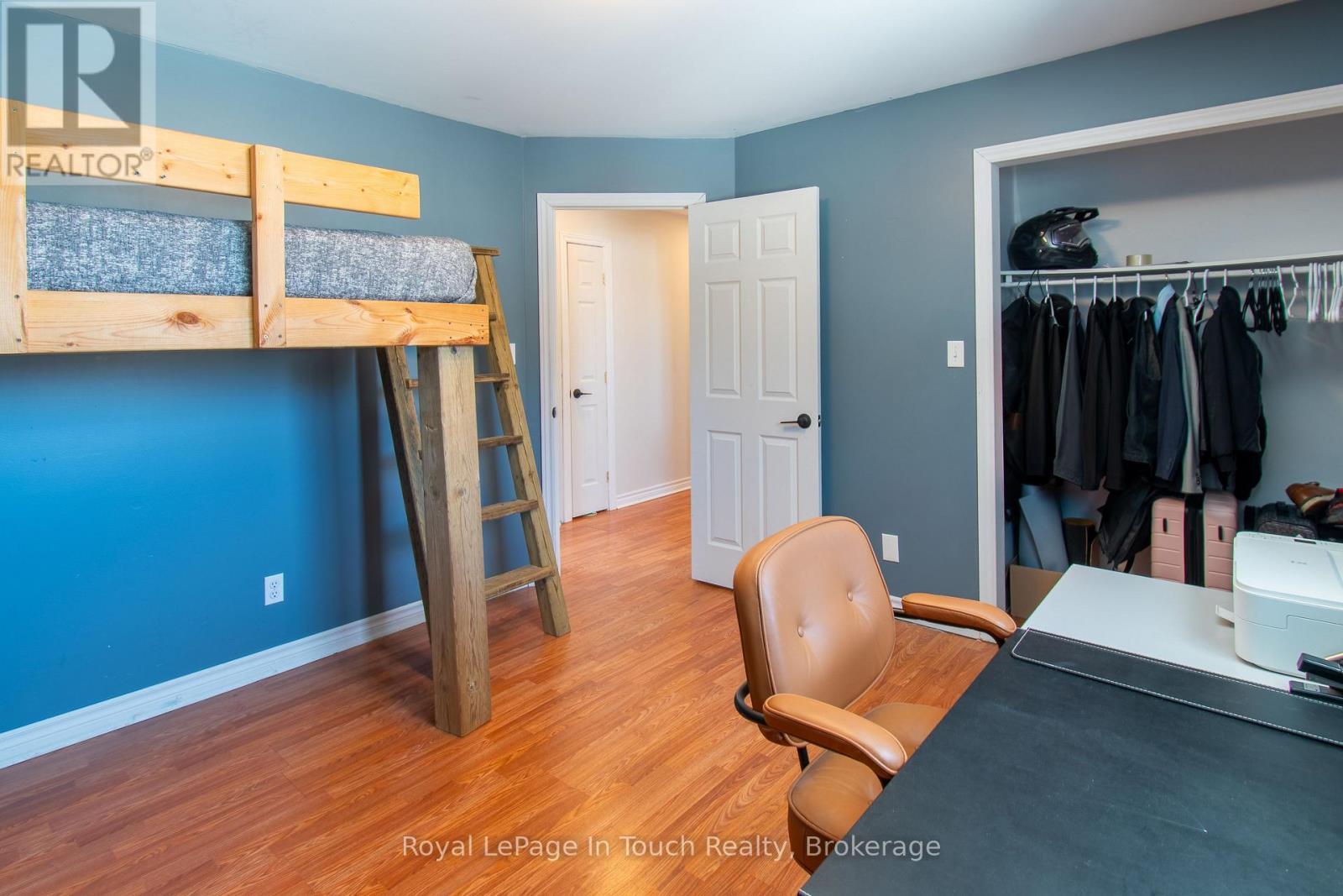 












108 ROBERT STREET W

,
Penetanguishene,




Ontario
L9M1P1

