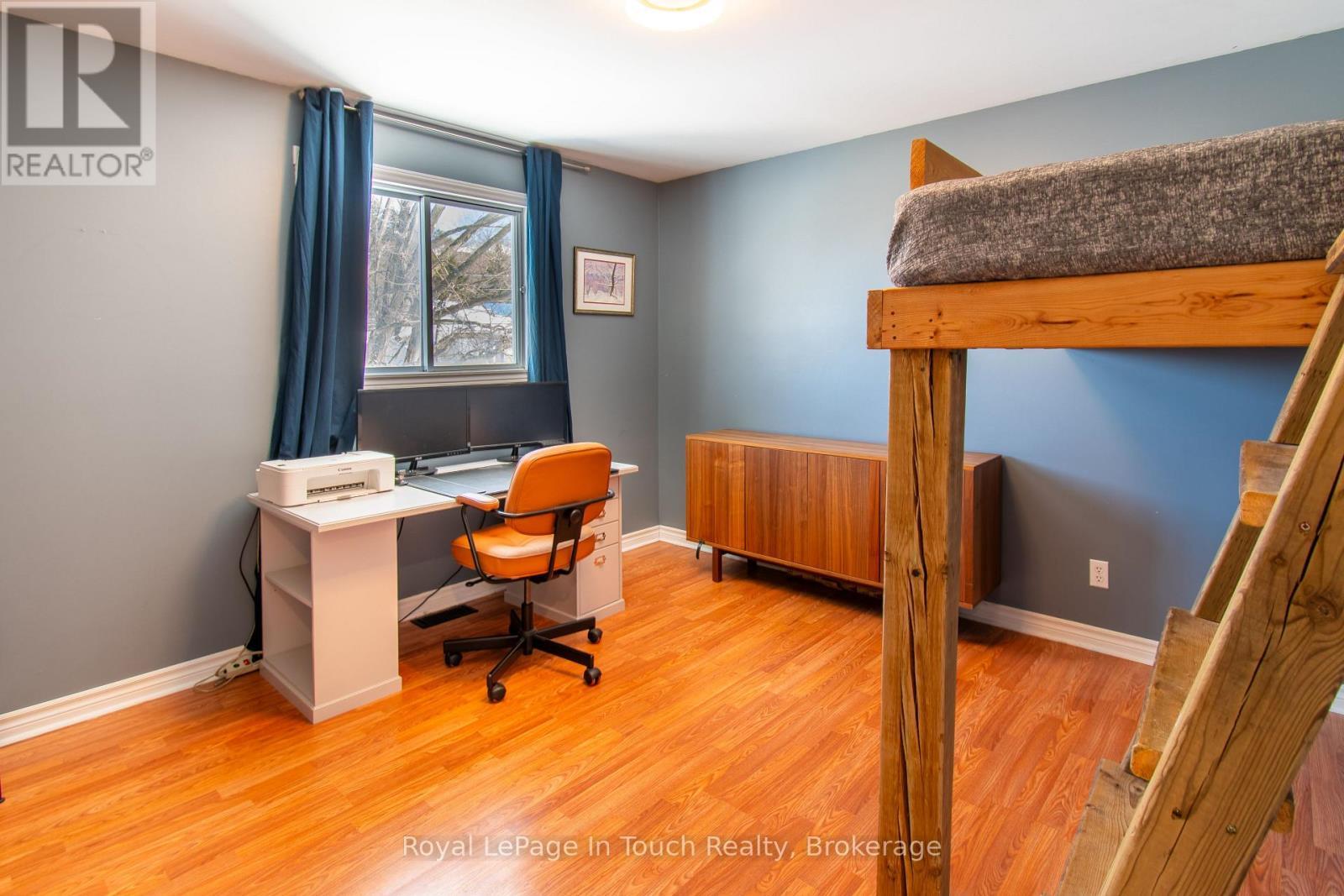 












108 ROBERT STREET W

,
Penetanguishene,




Ontario
L9M1P1

