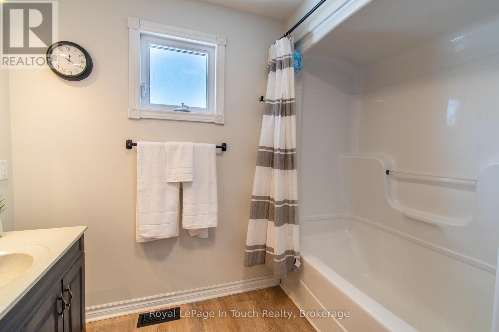 












108 ROBERT STREET W

,
Penetanguishene,




Ontario
L9M1P1

