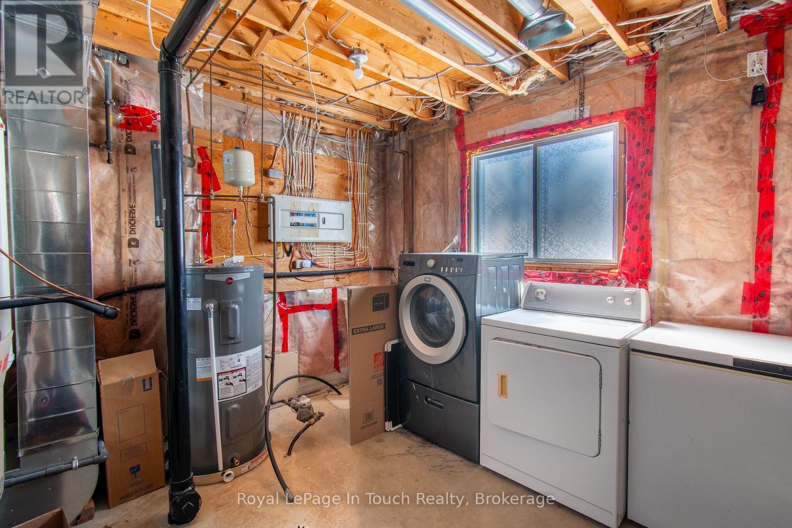 












108 ROBERT STREET W

,
Penetanguishene,




Ontario
L9M1P1

