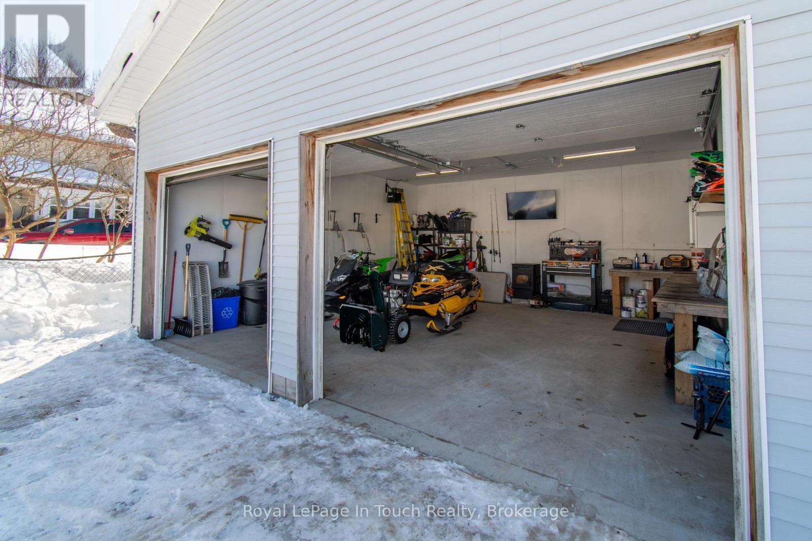 












108 ROBERT STREET W

,
Penetanguishene,




Ontario
L9M1P1

