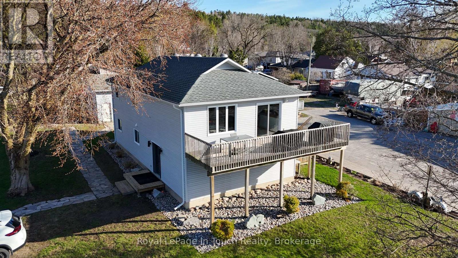 












108 ROBERT STREET W

,
Penetanguishene,




Ontario
L9M1P1

